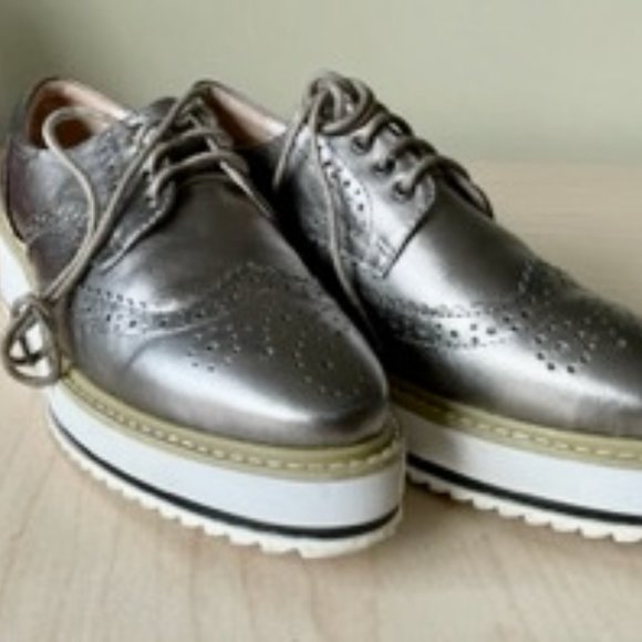 Ugg Ozwear Connection Platinum Platform shoes size 7 - Picture 1 of 6